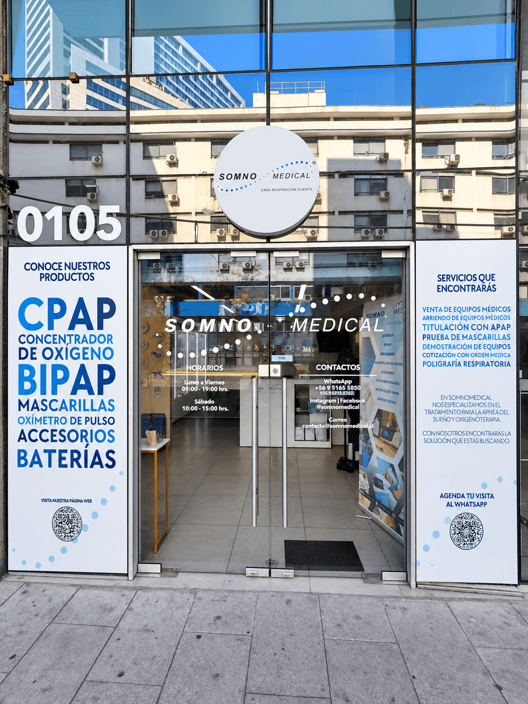 Acceso al edificio de Somno Medical en Providencia